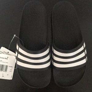 Adidas Durango Slide G15890 (men’s 6/ Women’s 8)